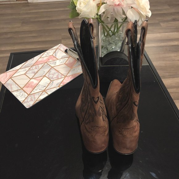 Justin's Cowgirl Boots - Picture 4 of 5